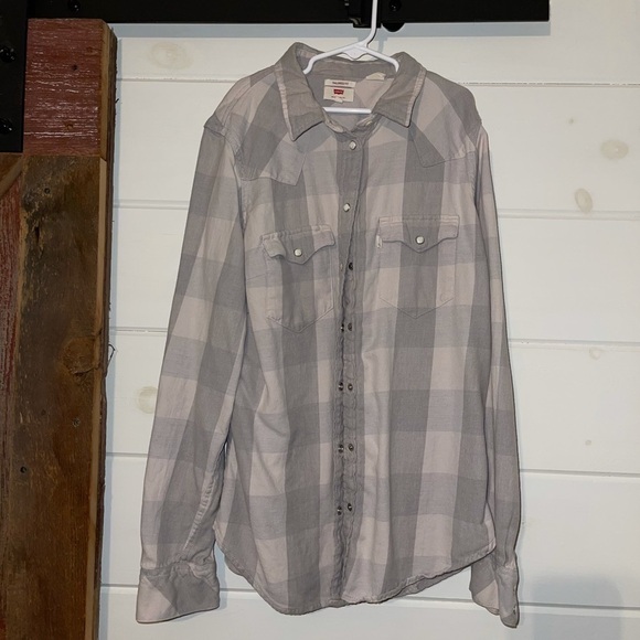 Levi’s | Women’s Tailored Fit Flannel - Picture 1 of 7